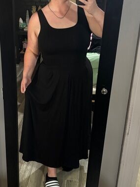 Classic Black Sleeveless Maxi Dress with Scoop Neck